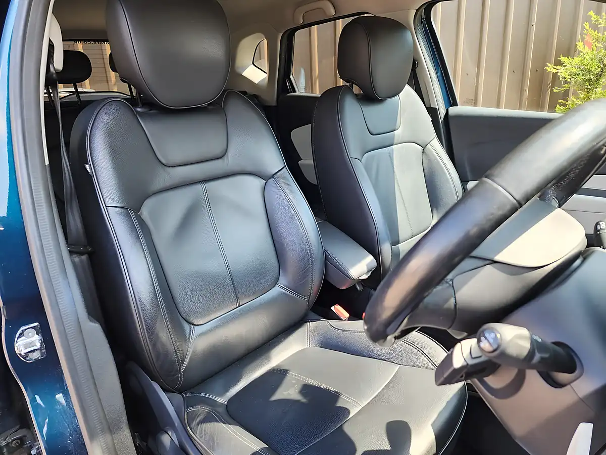 Used 2019 Renault Captur GT Line Blue - Interior and Exterior details 6