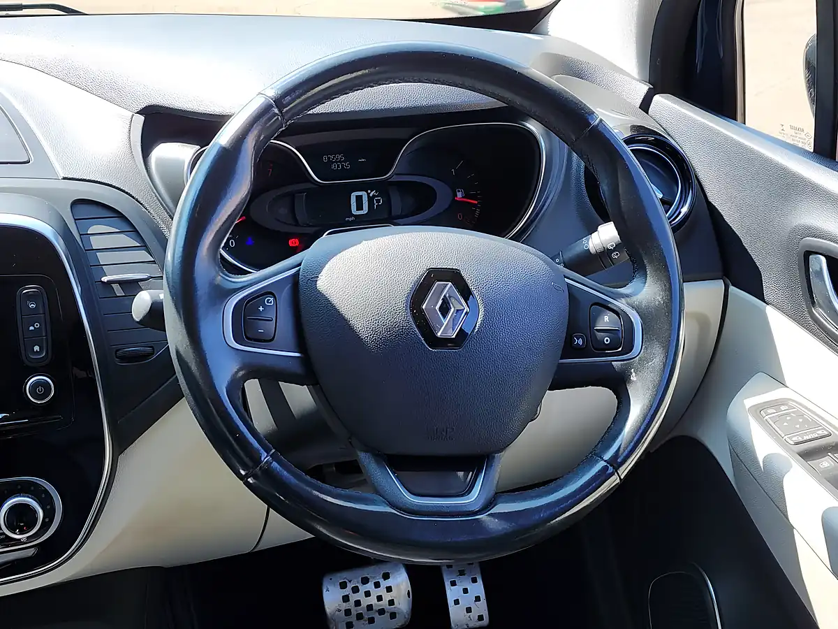 Used 2019 Renault Captur GT Line Blue - Interior and Exterior details 8