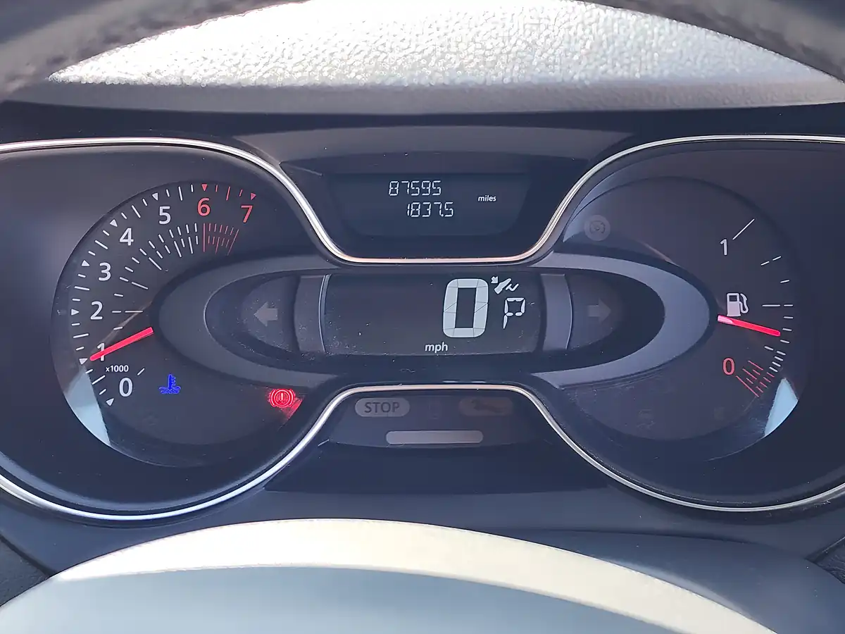 Used 2019 Renault Captur GT Line Blue - Interior and Exterior details 9