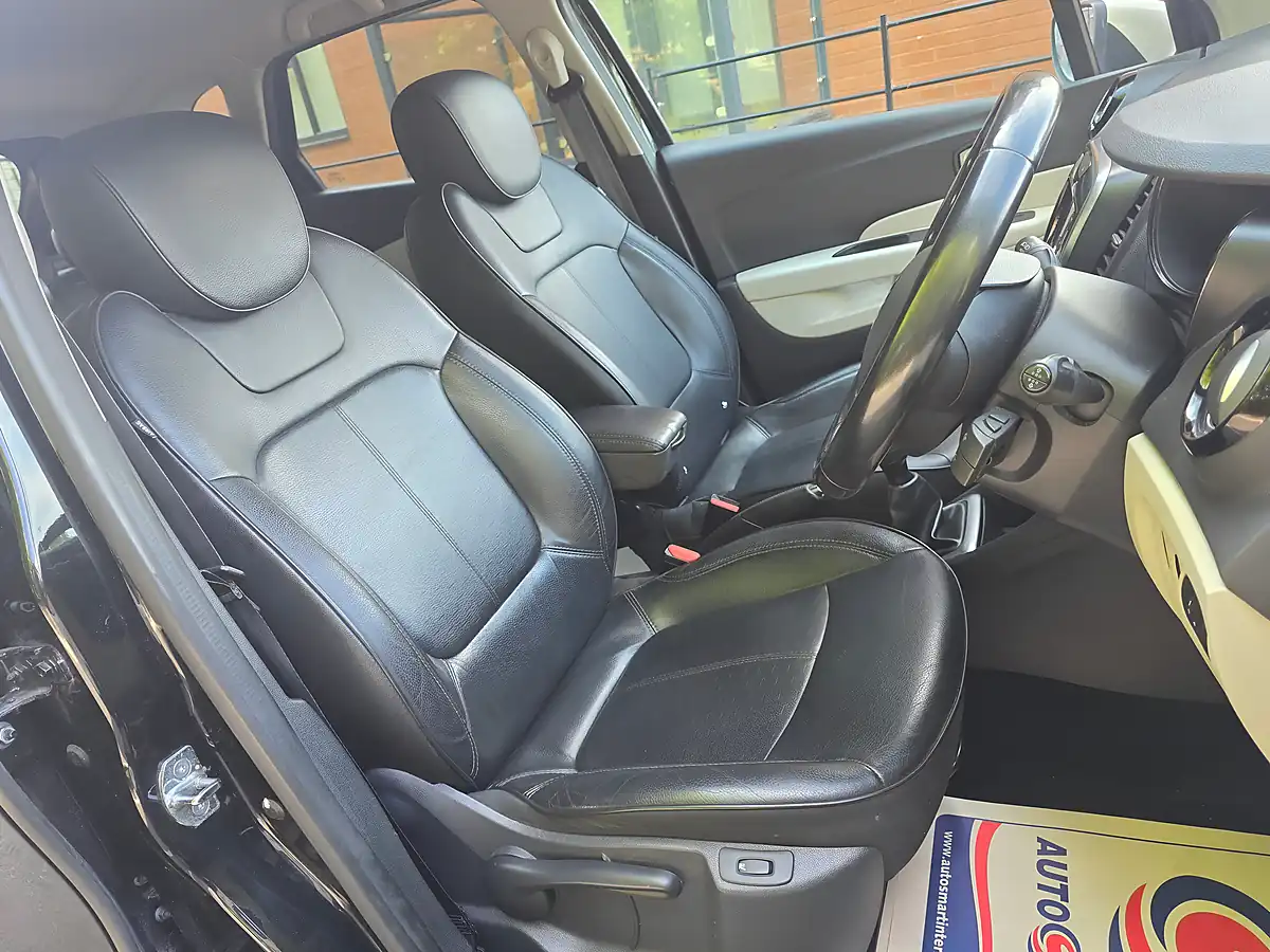 Used 2019 Renault Captur GT Line Diamond Black With Ivory Roof - Interior and Exterior details 13