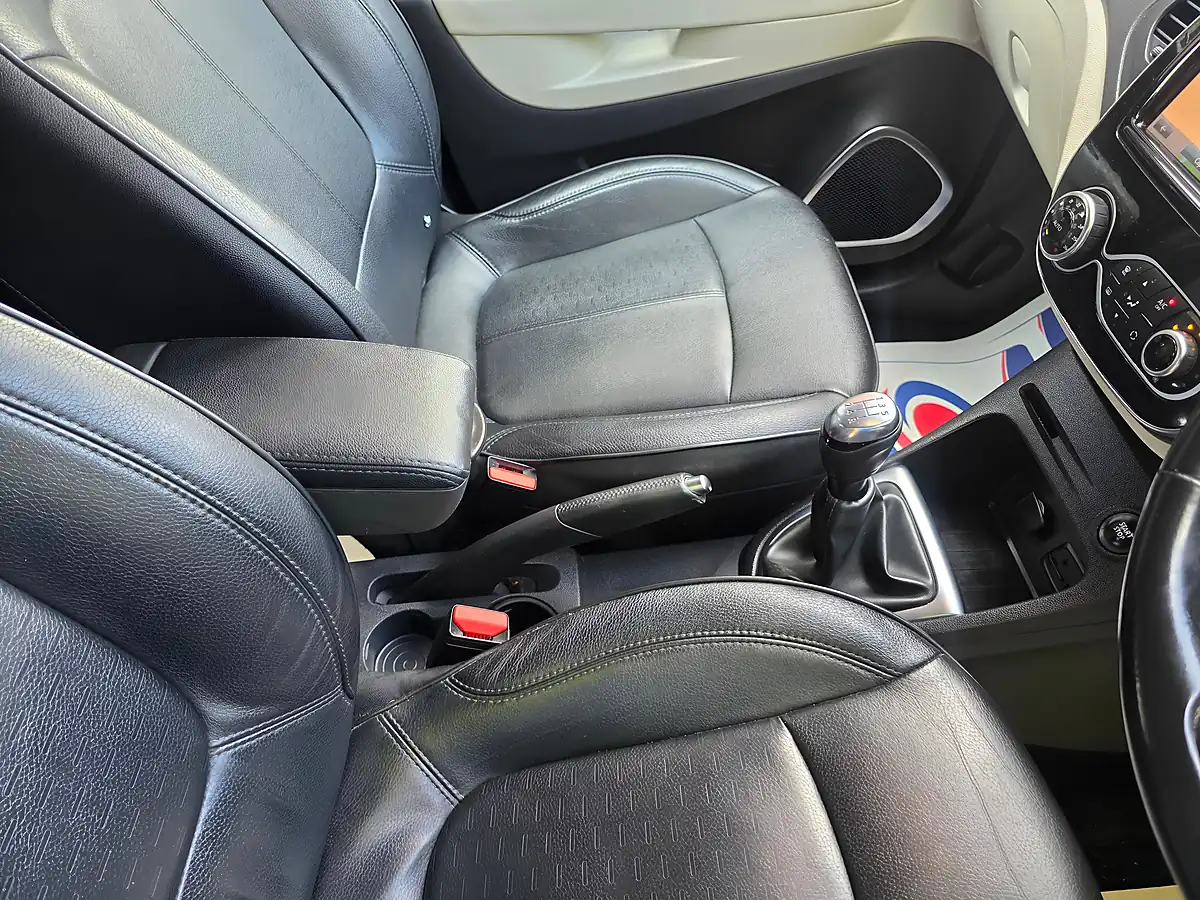 Used 2019 Renault Captur GT Line Diamond Black With Ivory Roof - Interior and Exterior details 17