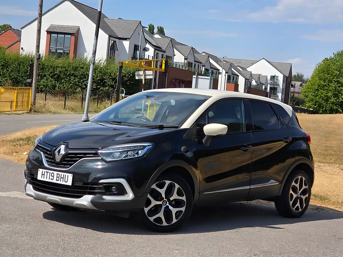Used 2019 Renault Captur GT Line Diamond Black With Ivory Roof - Interior and Exterior details 3