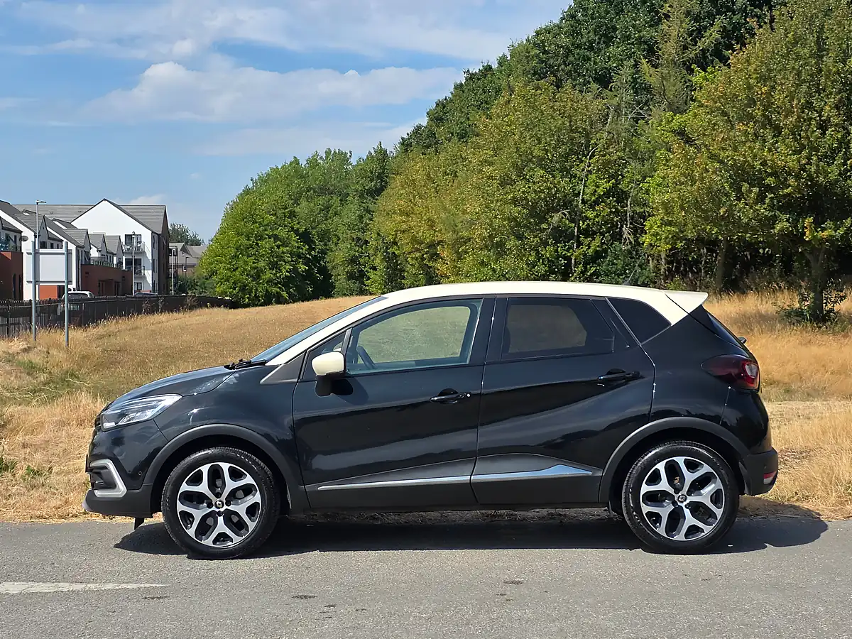Used 2019 Renault Captur GT Line Diamond Black With Ivory Roof - Interior and Exterior details 4