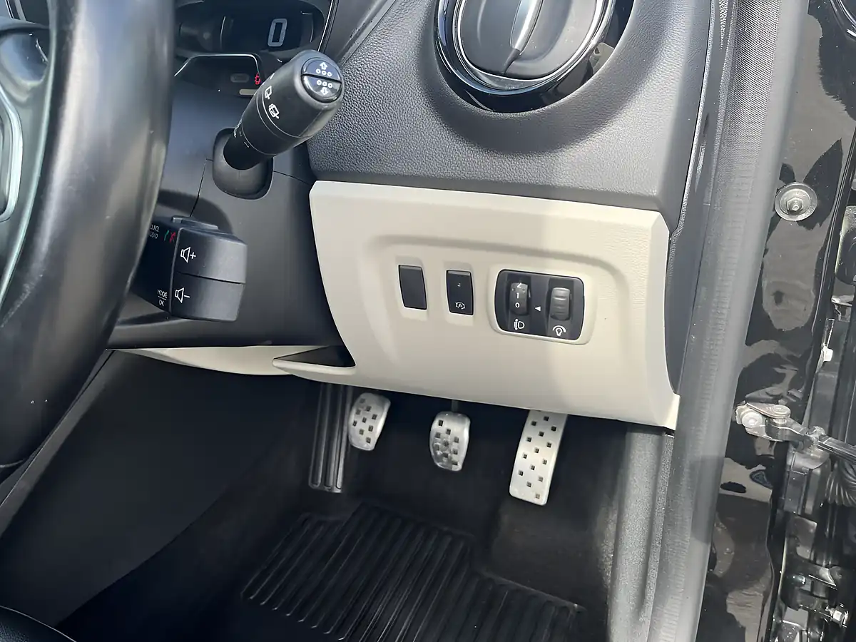 Used 2019 Renault Captur GT Line Diamond Black With Ivory Roof - Interior and Exterior details 19