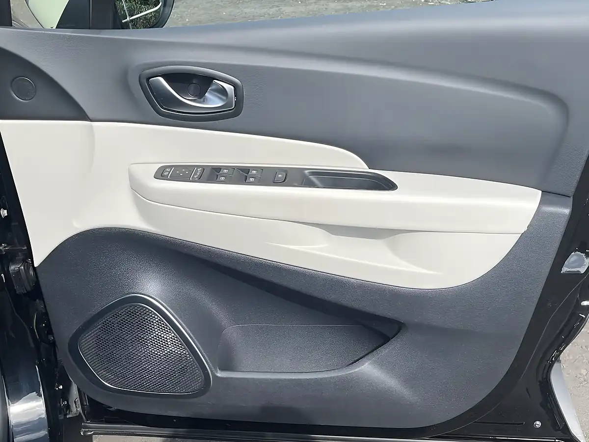 Used 2019 Renault Captur GT Line Diamond Black With Ivory Roof - Interior and Exterior details 20
