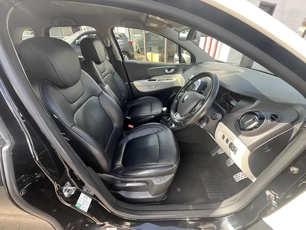 Used 2019 Renault Captur GT Line Diamond Black With Ivory Roof - Interior and Exterior details 3