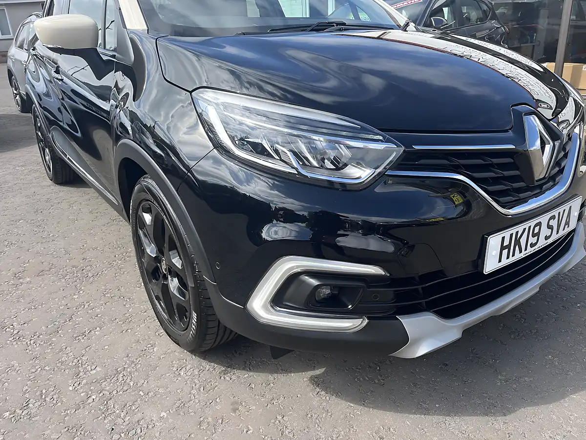 Used 2019 Renault Captur GT Line Diamond Black With Ivory Roof - Interior and Exterior details 4