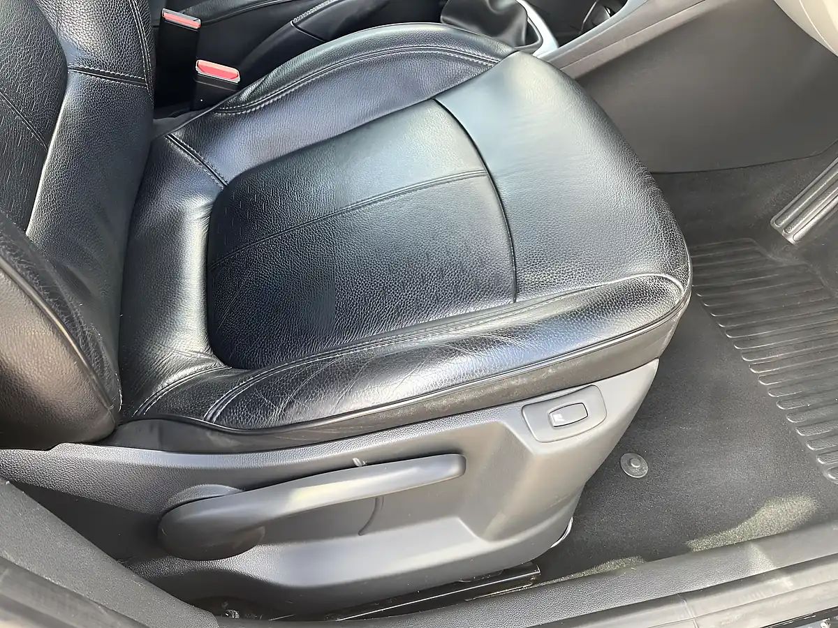 Used 2019 Renault Captur GT Line Diamond Black With Ivory Roof - Interior and Exterior details 7