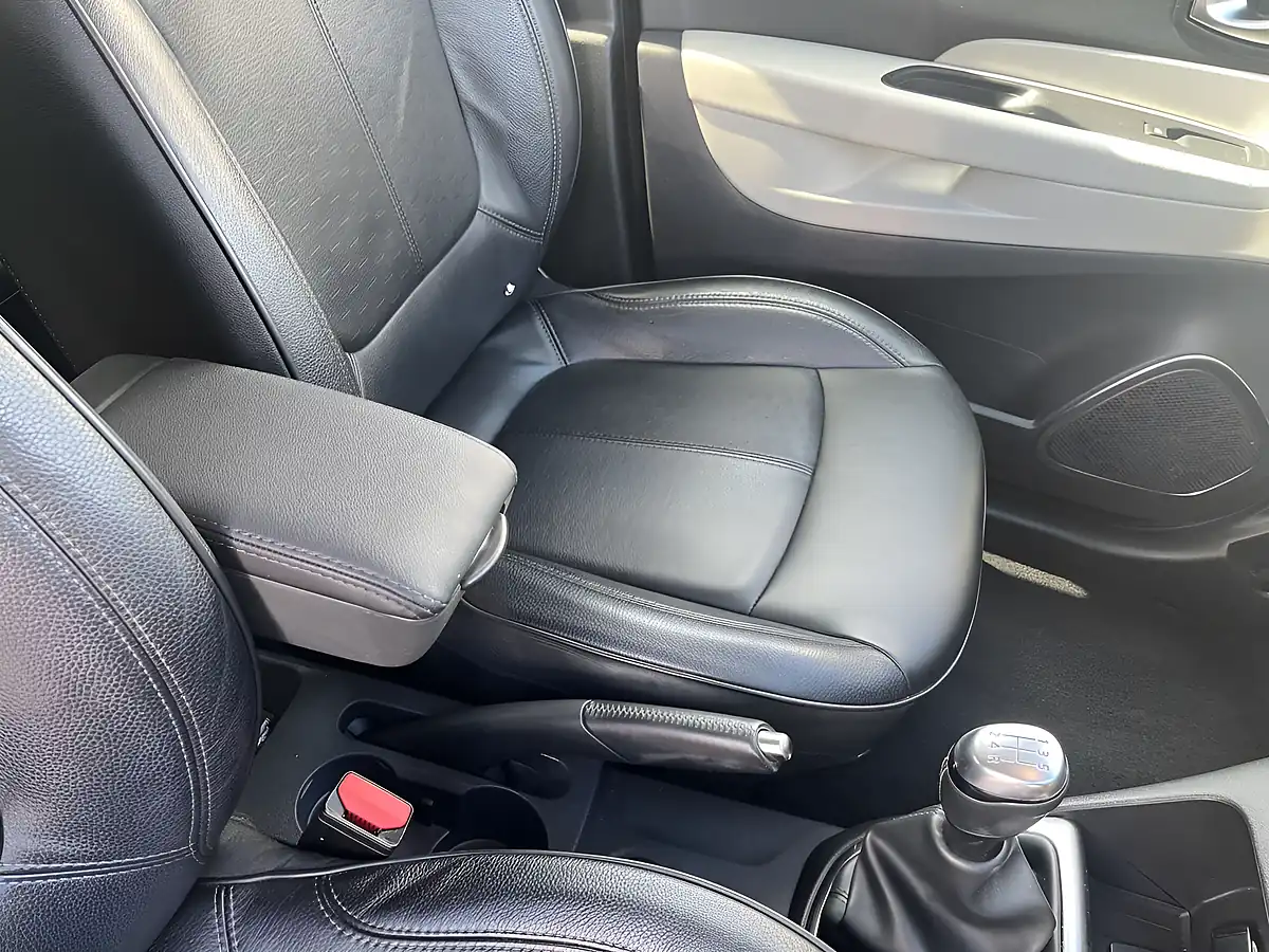 Used 2019 Renault Captur GT Line Diamond Black With Ivory Roof - Interior and Exterior details 8