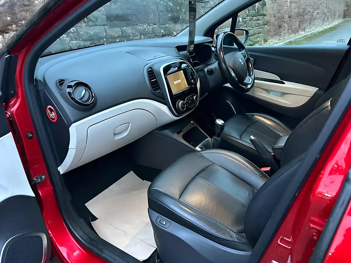 Used 2019 Renault Captur GT Line Flame Red - Interior and Exterior details 14