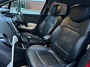 Used 2019 Renault Captur GT Line Flame Red - Interior and Exterior details 15