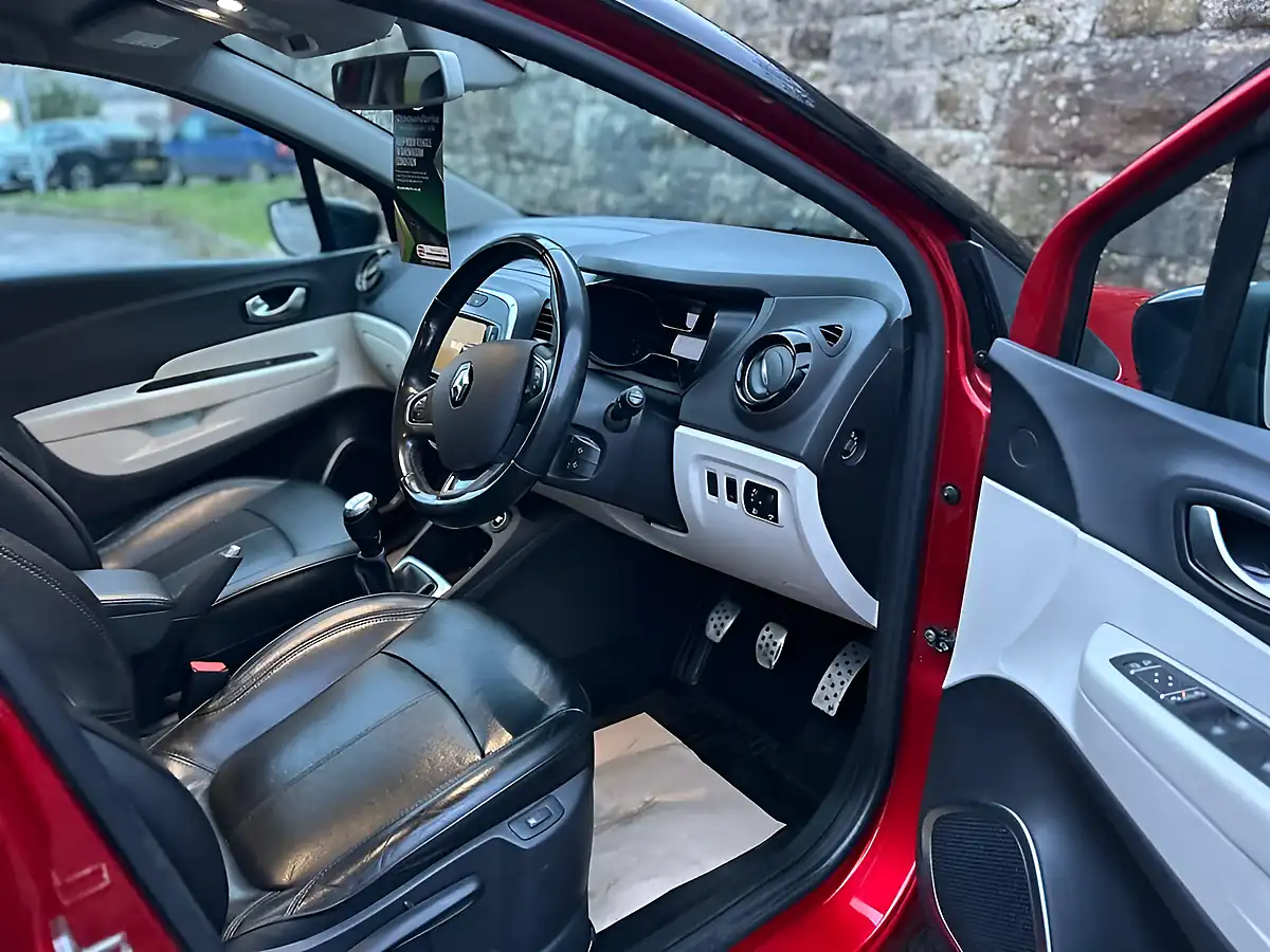 Used 2019 Renault Captur GT Line Flame Red - Interior and Exterior details 16
