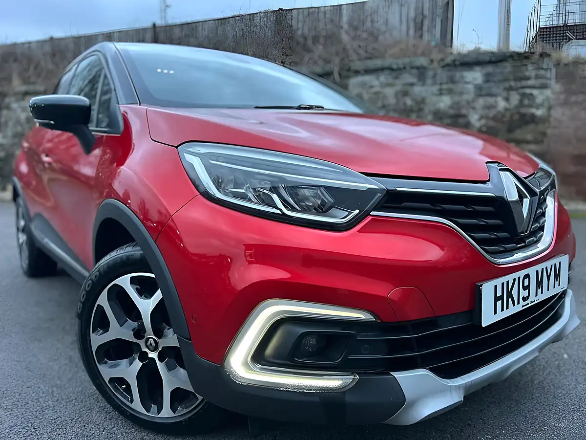Used 2019 Renault Captur GT Line Flame Red - Interior and Exterior details 3