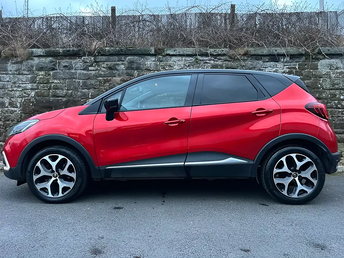 Used 2019 Renault Captur GT Line Flame Red - Interior and Exterior details 4