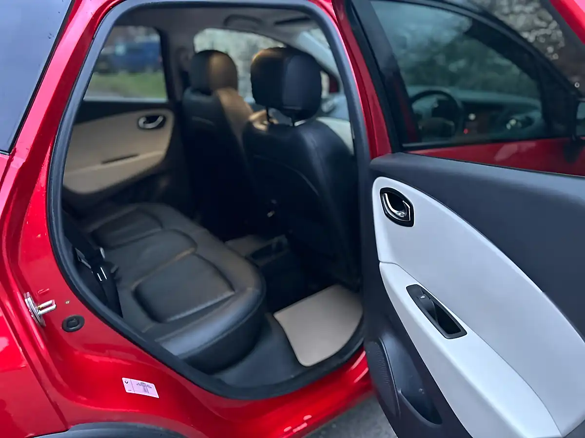 Used 2019 Renault Captur GT Line Flame Red - Interior and Exterior details 9