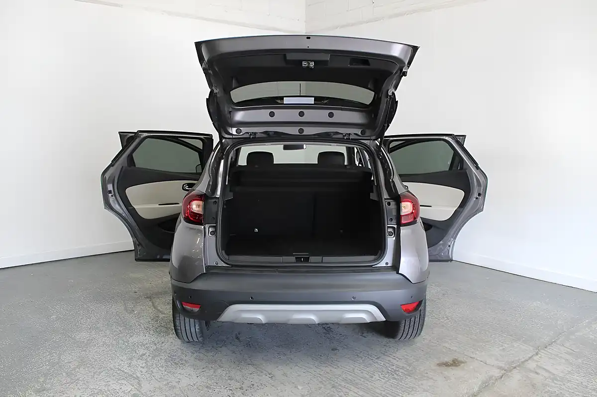 Used 2019 Renault Captur GT Line Grey - Interior and Exterior details 11