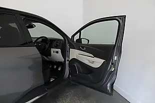Used 2019 Renault Captur GT Line Grey - Interior and Exterior details 12