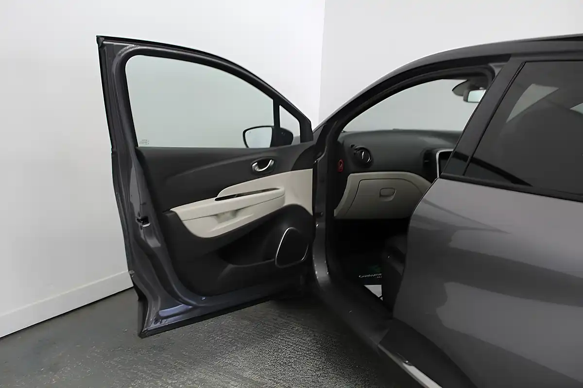 Used 2019 Renault Captur GT Line Grey - Interior and Exterior details 13