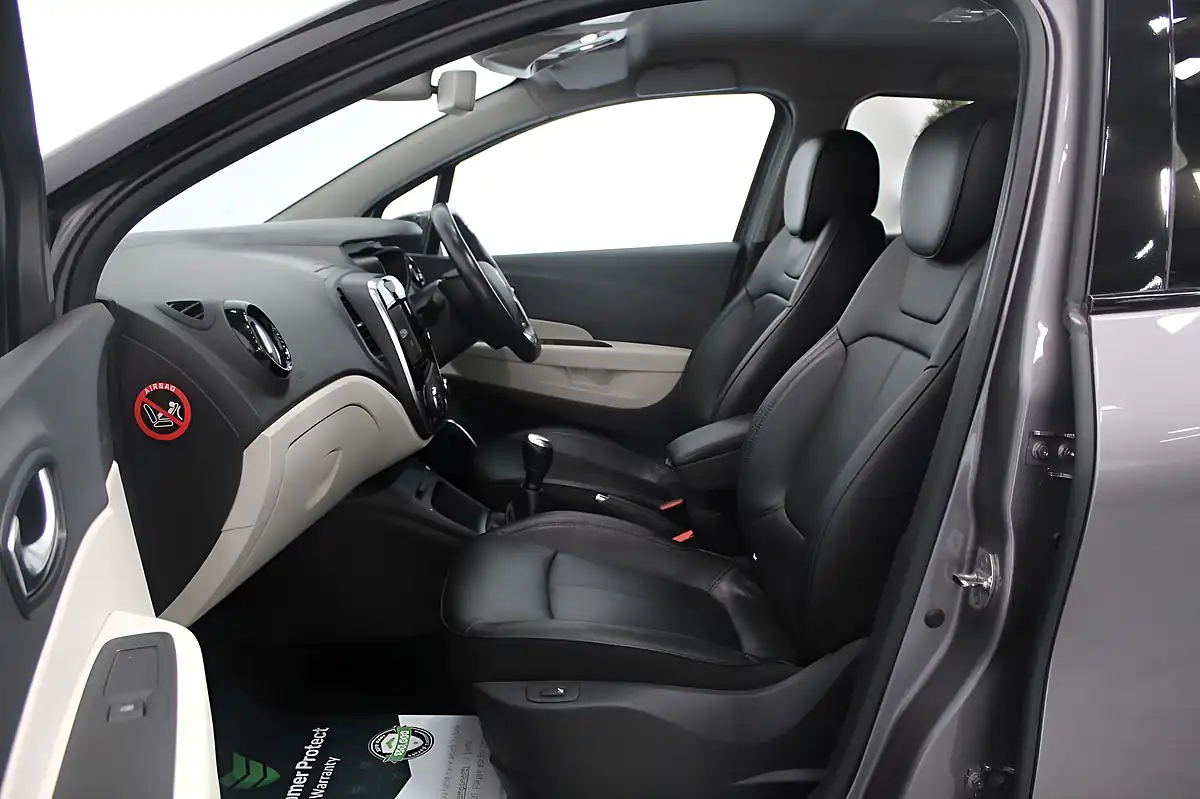 Used 2019 Renault Captur GT Line Grey - Interior and Exterior details 18