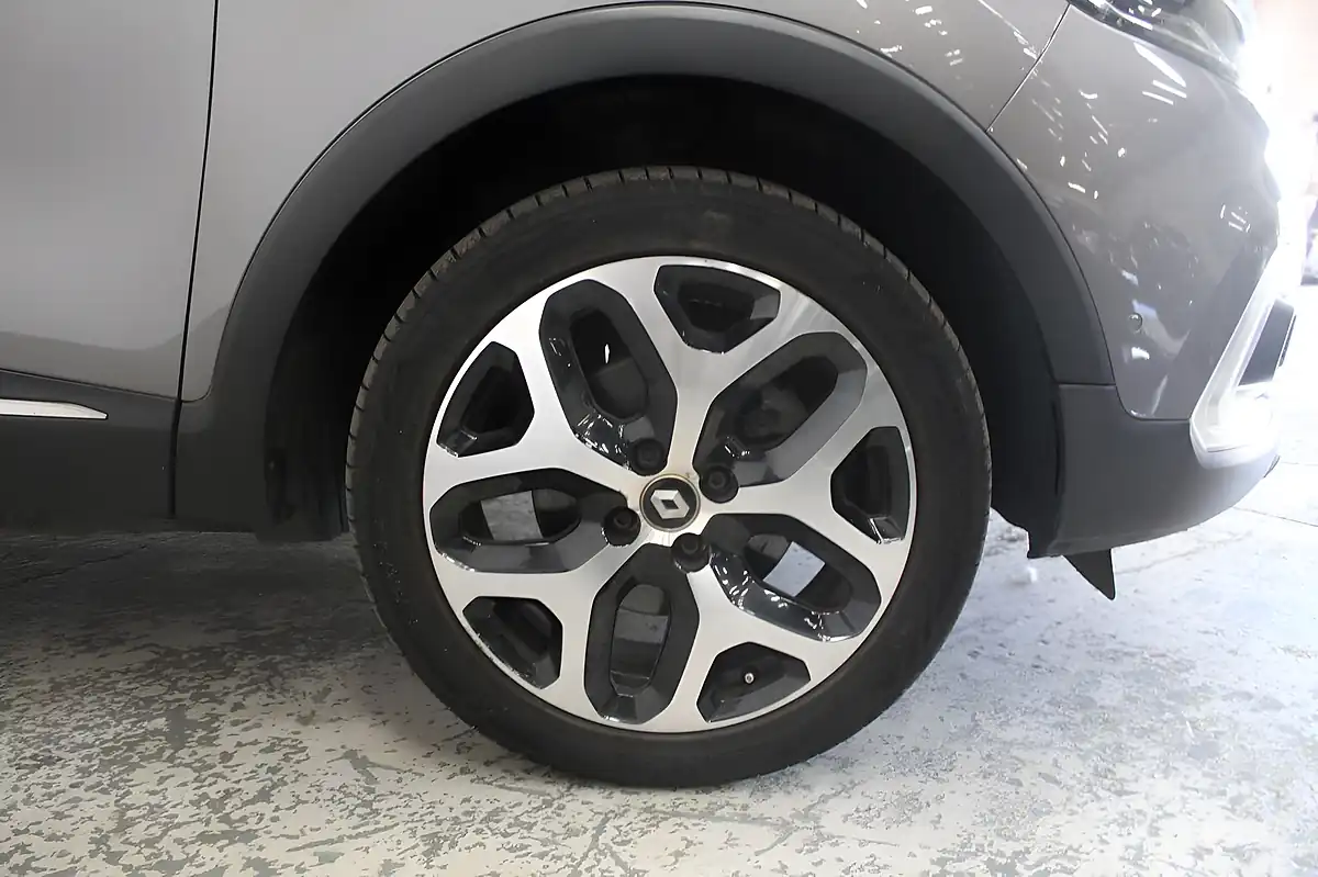 Used 2019 Renault Captur GT Line Grey - Interior and Exterior details 19