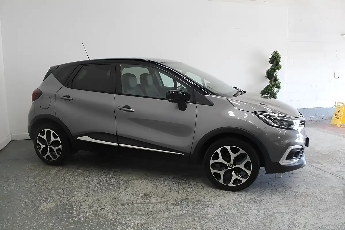 Used 2019 Renault Captur GT Line Grey - Interior and Exterior details 3