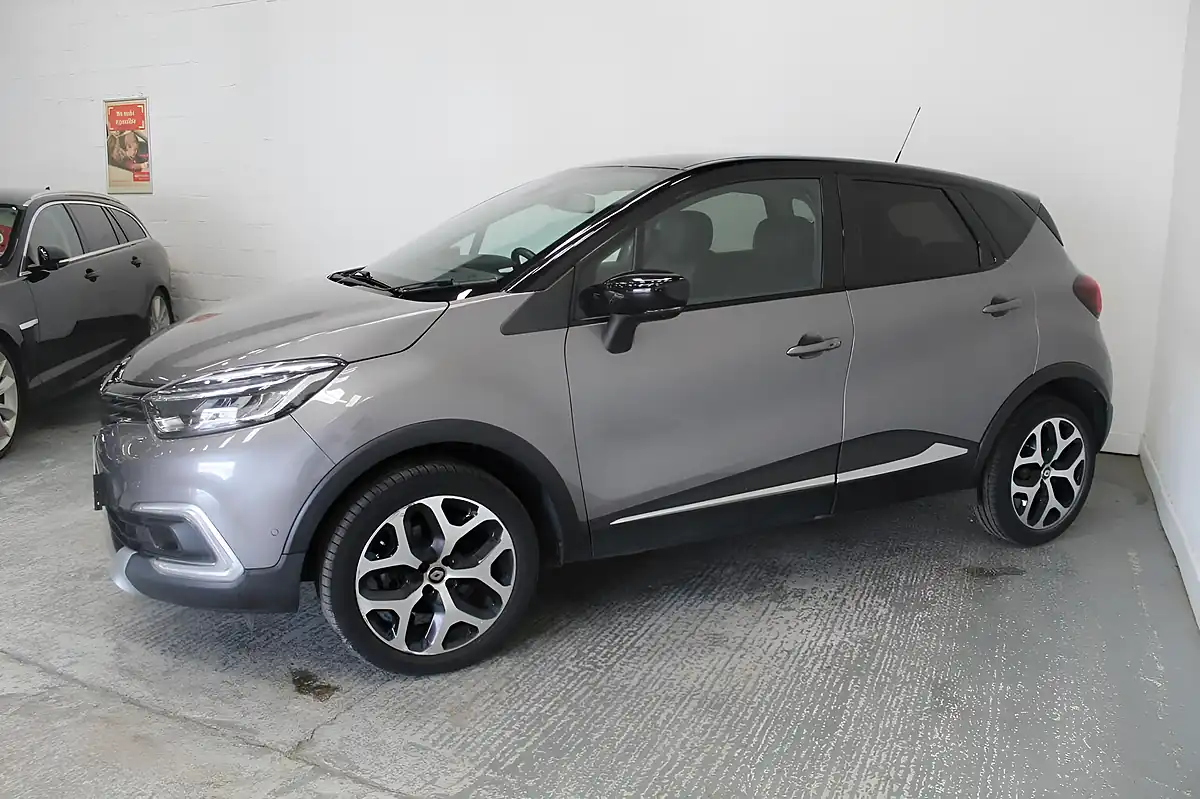 Used 2019 Renault Captur GT Line Grey - Interior and Exterior details 4