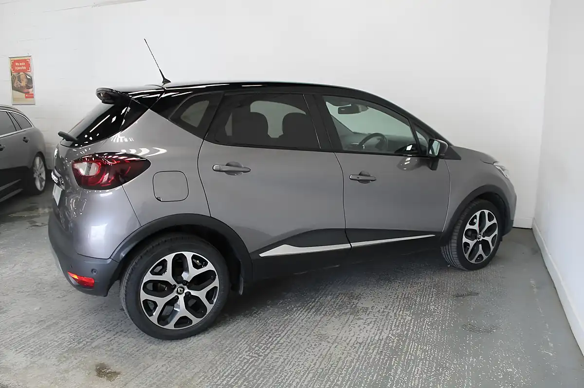 Used 2019 Renault Captur GT Line Grey - Interior and Exterior details 8