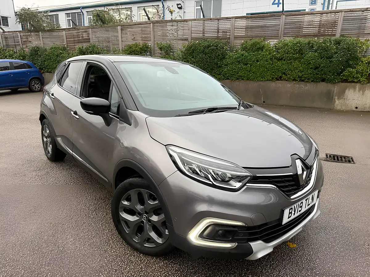 Used 2019 Renault Captur GT Line Grey - Interior and Exterior details 10