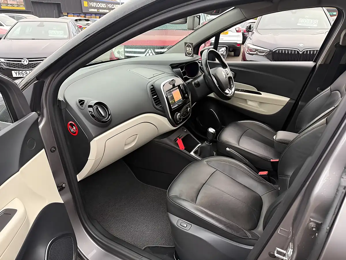Used 2019 Renault Captur GT Line Grey - Interior and Exterior details 18
