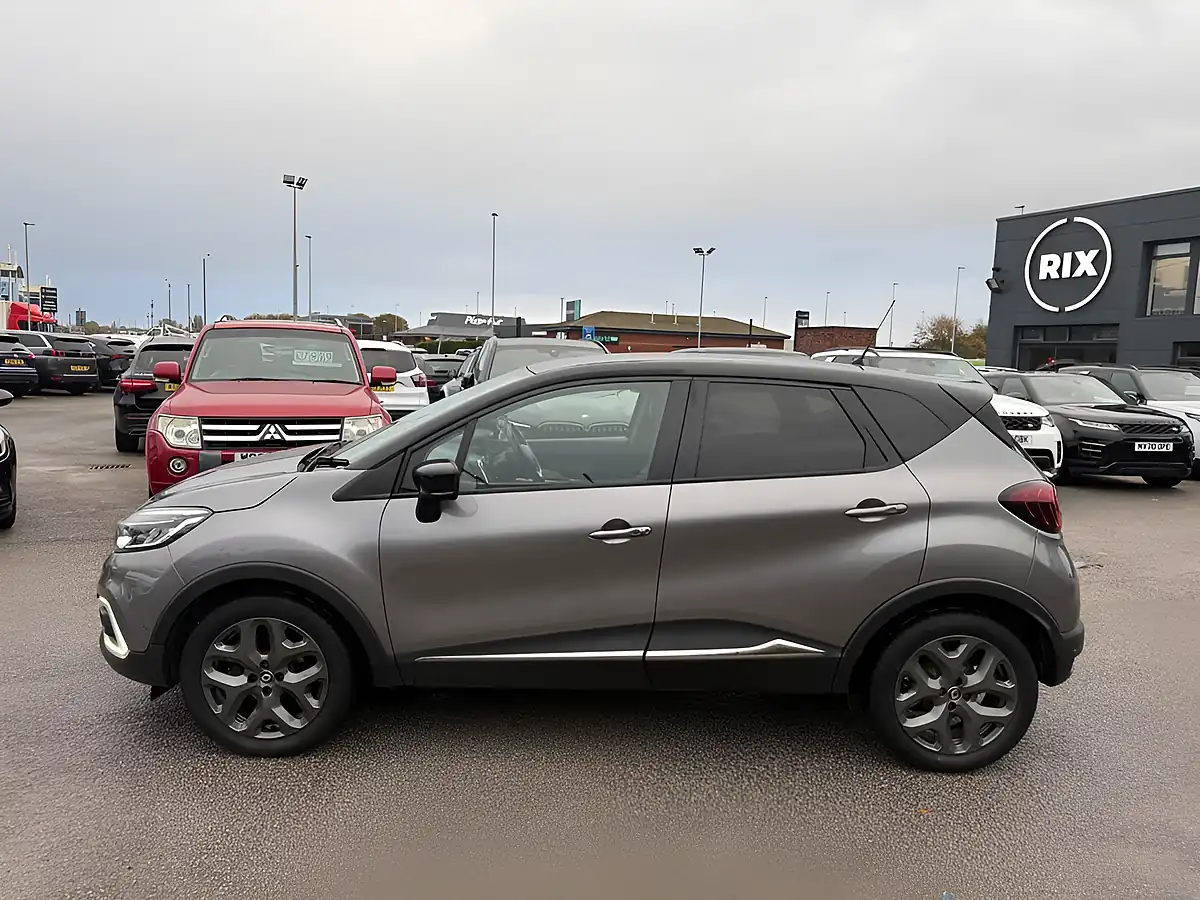 Used 2019 Renault Captur GT Line Grey - Interior and Exterior details 3