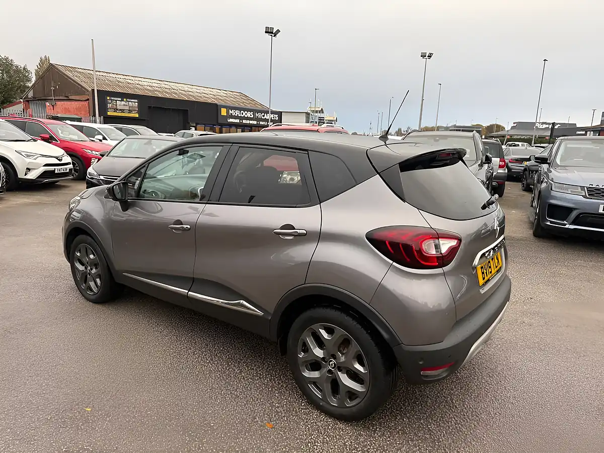 Used 2019 Renault Captur GT Line Grey - Interior and Exterior details 4