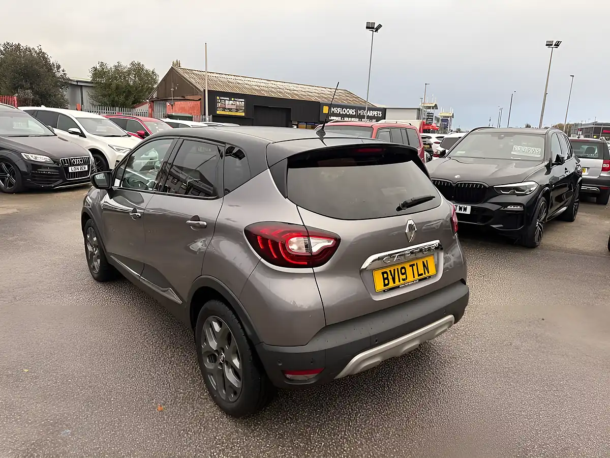 Used 2019 Renault Captur GT Line Grey - Interior and Exterior details 5