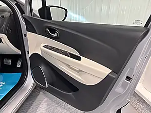 Used 2019 Renault Captur GT Line Mercury Silver - Interior and Exterior details 10