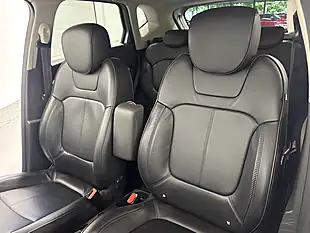 Used 2019 Renault Captur GT Line Mercury Silver - Interior and Exterior details 12