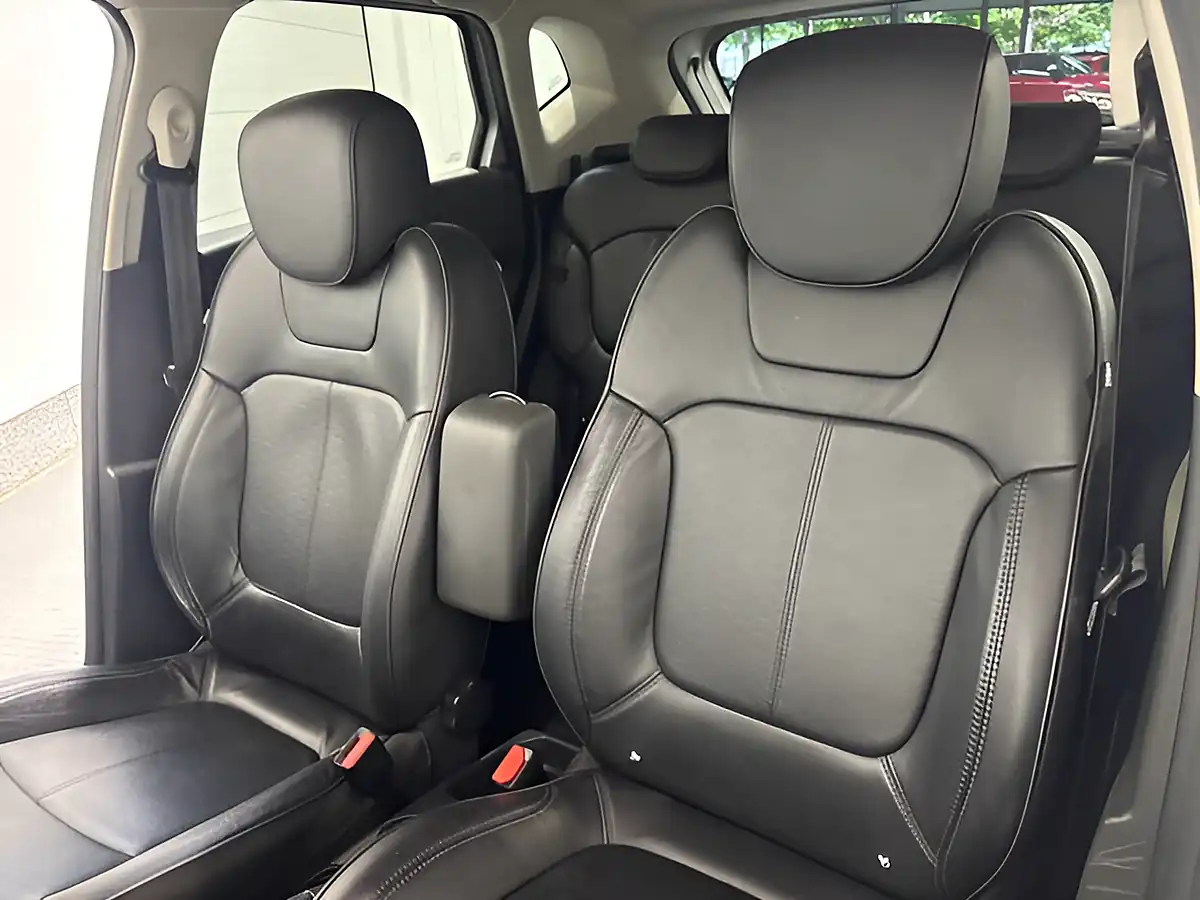 Used 2019 Renault Captur GT Line Mercury Silver - Interior and Exterior details 12