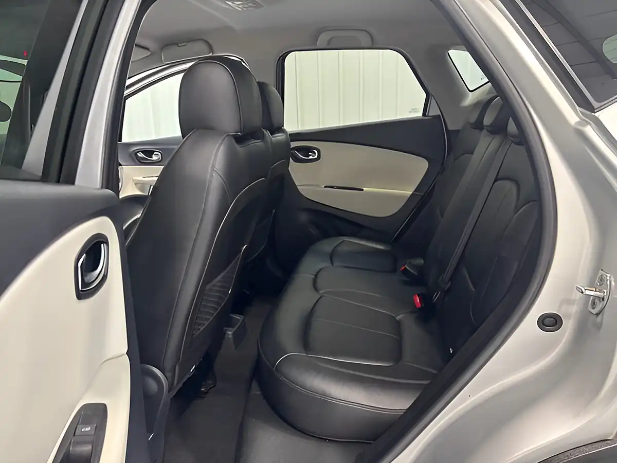 Used 2019 Renault Captur GT Line Mercury Silver - Interior and Exterior details 13