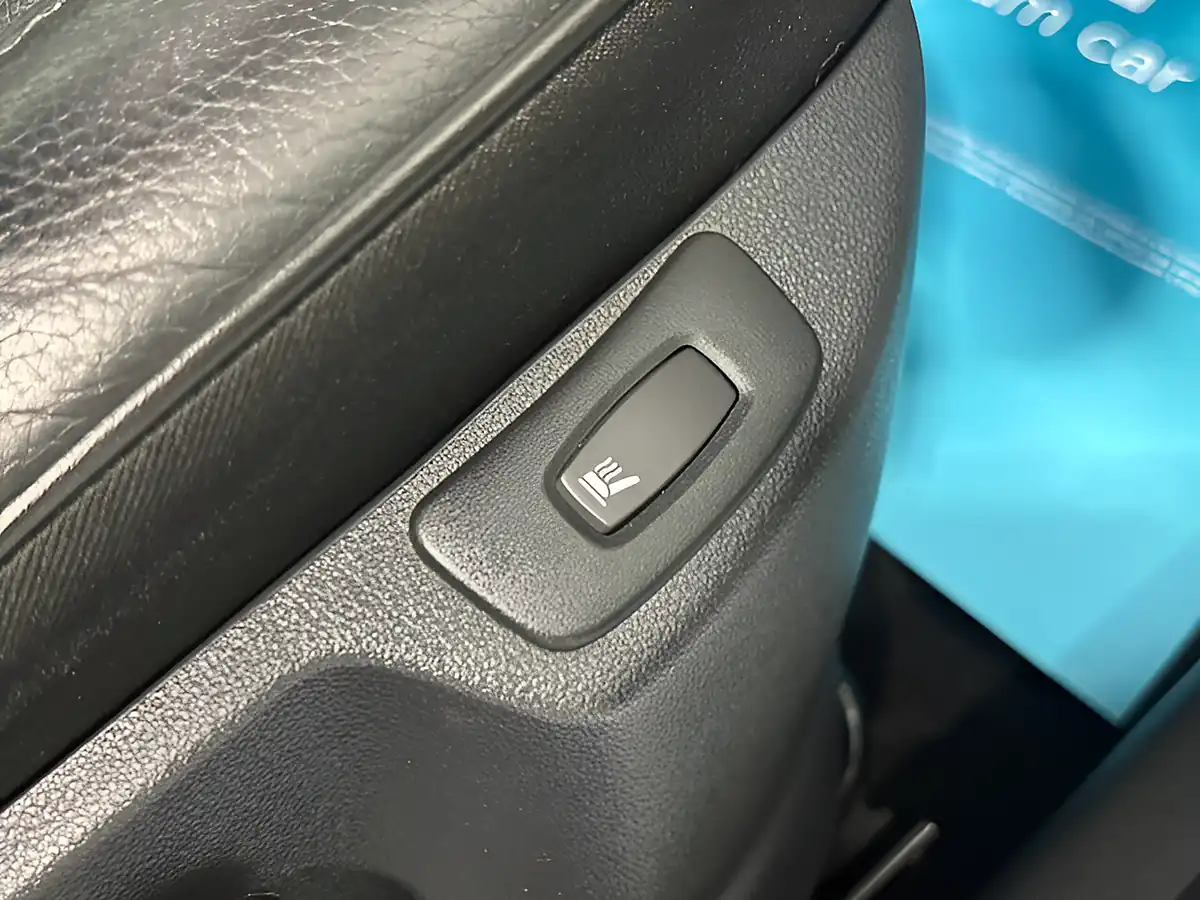 Used 2019 Renault Captur GT Line Mercury Silver - Interior and Exterior details 15