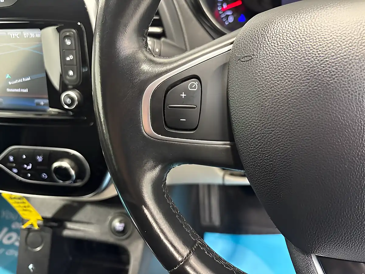 Used 2019 Renault Captur GT Line Mercury Silver - Interior and Exterior details 17
