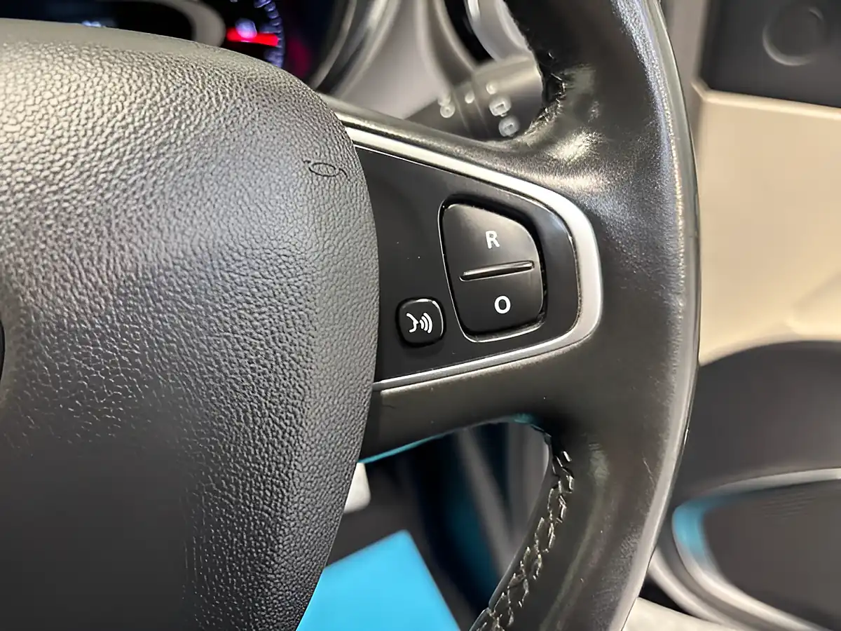 Used 2019 Renault Captur GT Line Mercury Silver - Interior and Exterior details 18