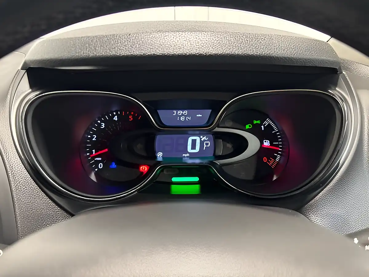 Used 2019 Renault Captur GT Line Mercury Silver - Interior and Exterior details 19