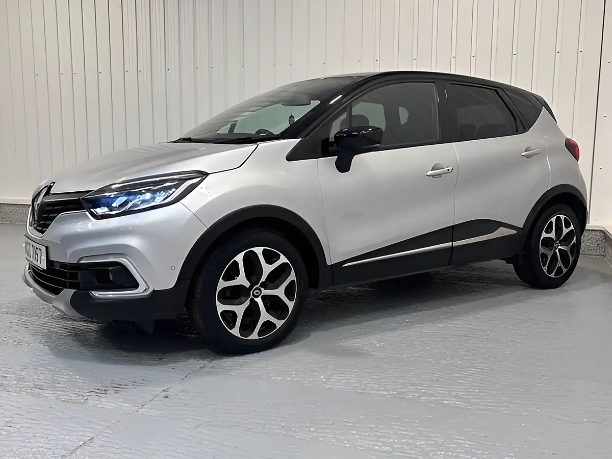 Used 2019 Renault Captur GT Line Mercury Silver - Interior and Exterior details 3