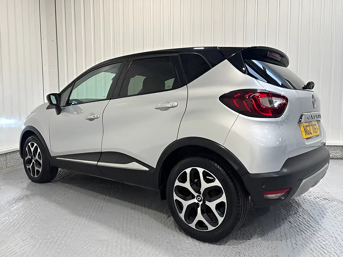 Used 2019 Renault Captur GT Line Mercury Silver - Interior and Exterior details 5