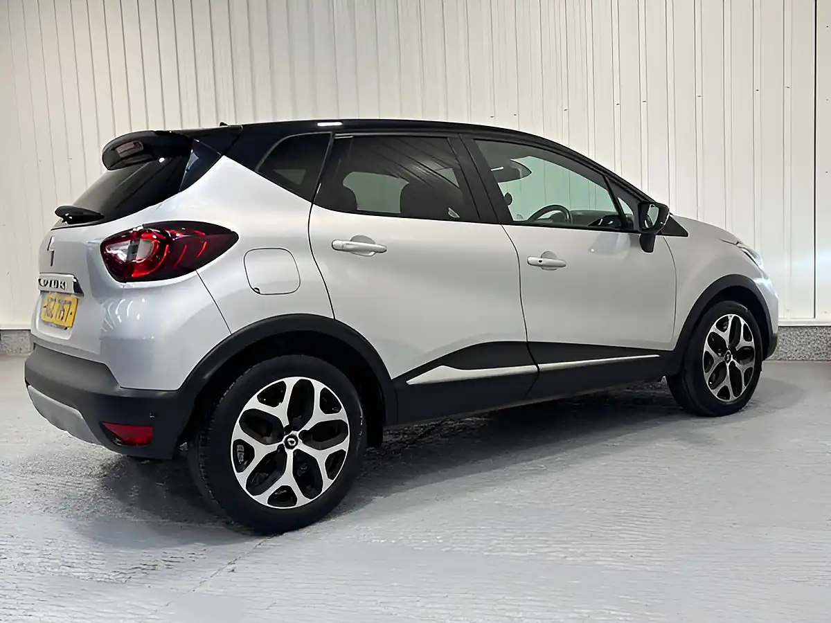Used 2019 Renault Captur GT Line Mercury Silver - Interior and Exterior details 7