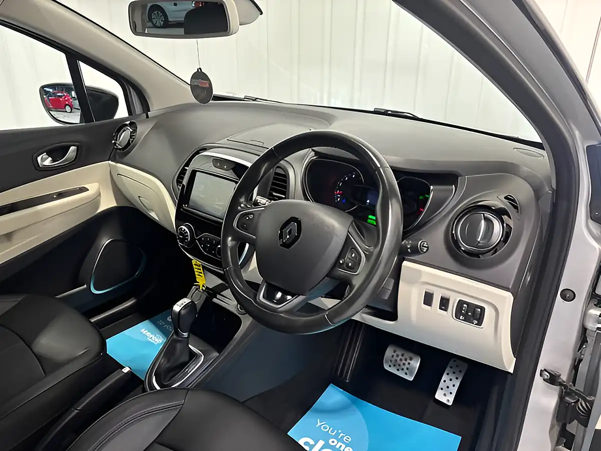 Used 2019 Renault Captur GT Line Mercury Silver - Interior and Exterior details 9