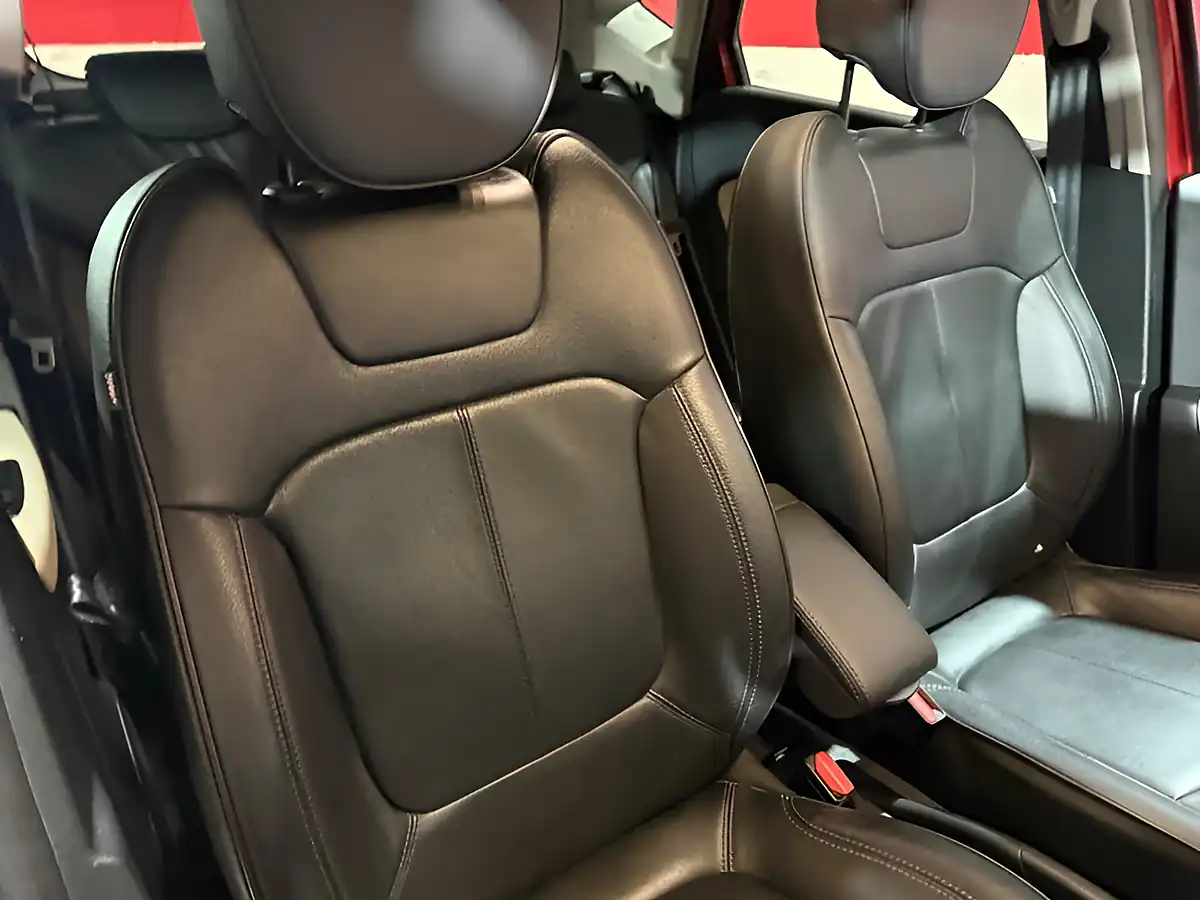 Used 2019 Renault Captur GT Line Red - Interior and Exterior details 11