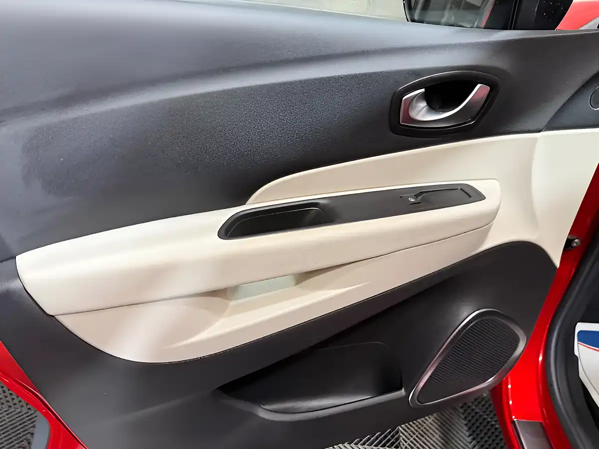 Used 2019 Renault Captur GT Line Red - Interior and Exterior details 14