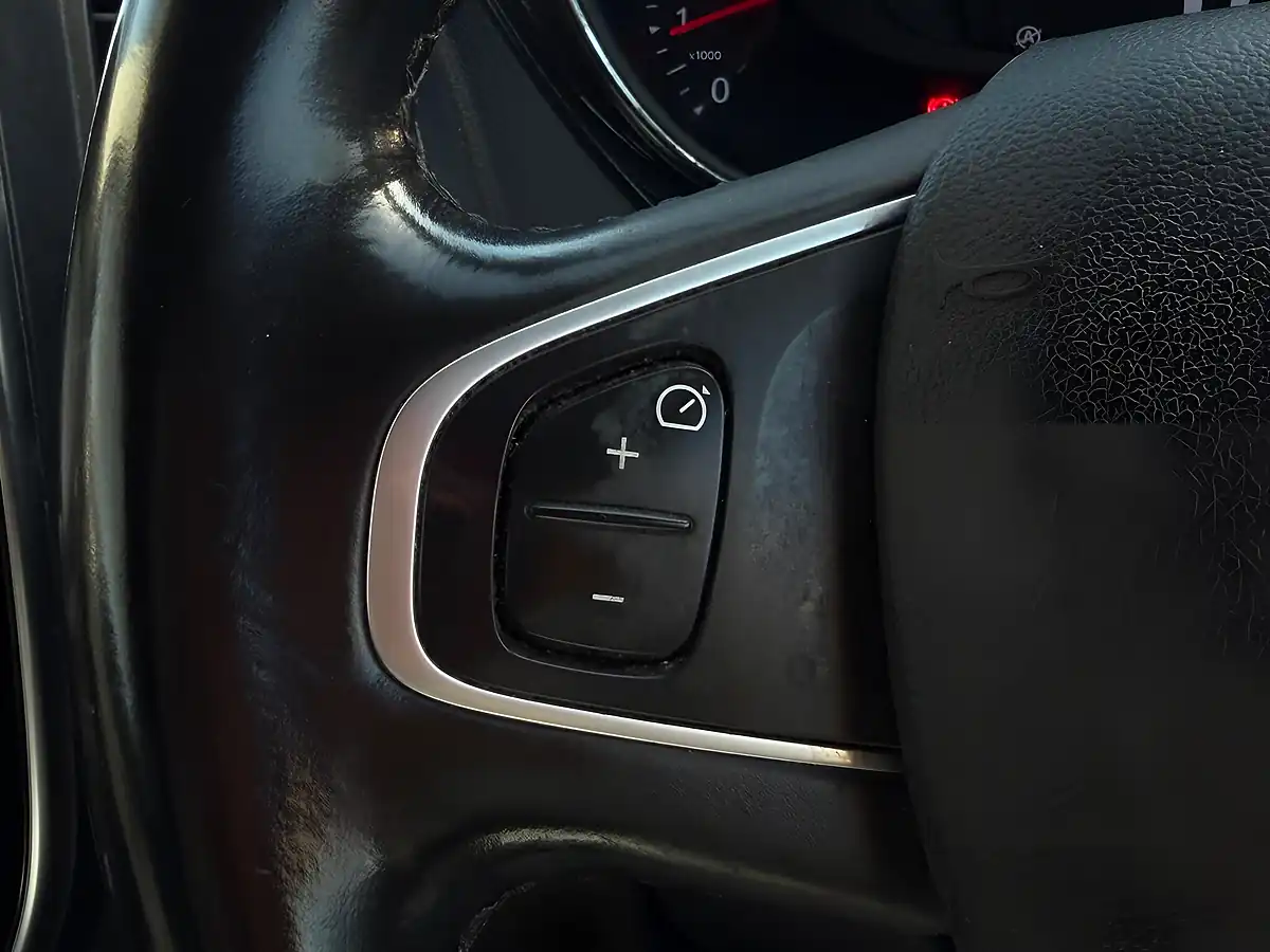 Used 2019 Renault Captur GT Line Red - Interior and Exterior details 16