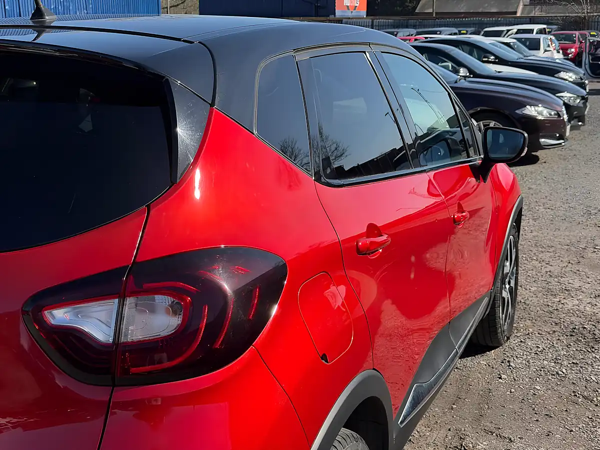 Used 2019 Renault Captur GT Line Red - Interior and Exterior details 4