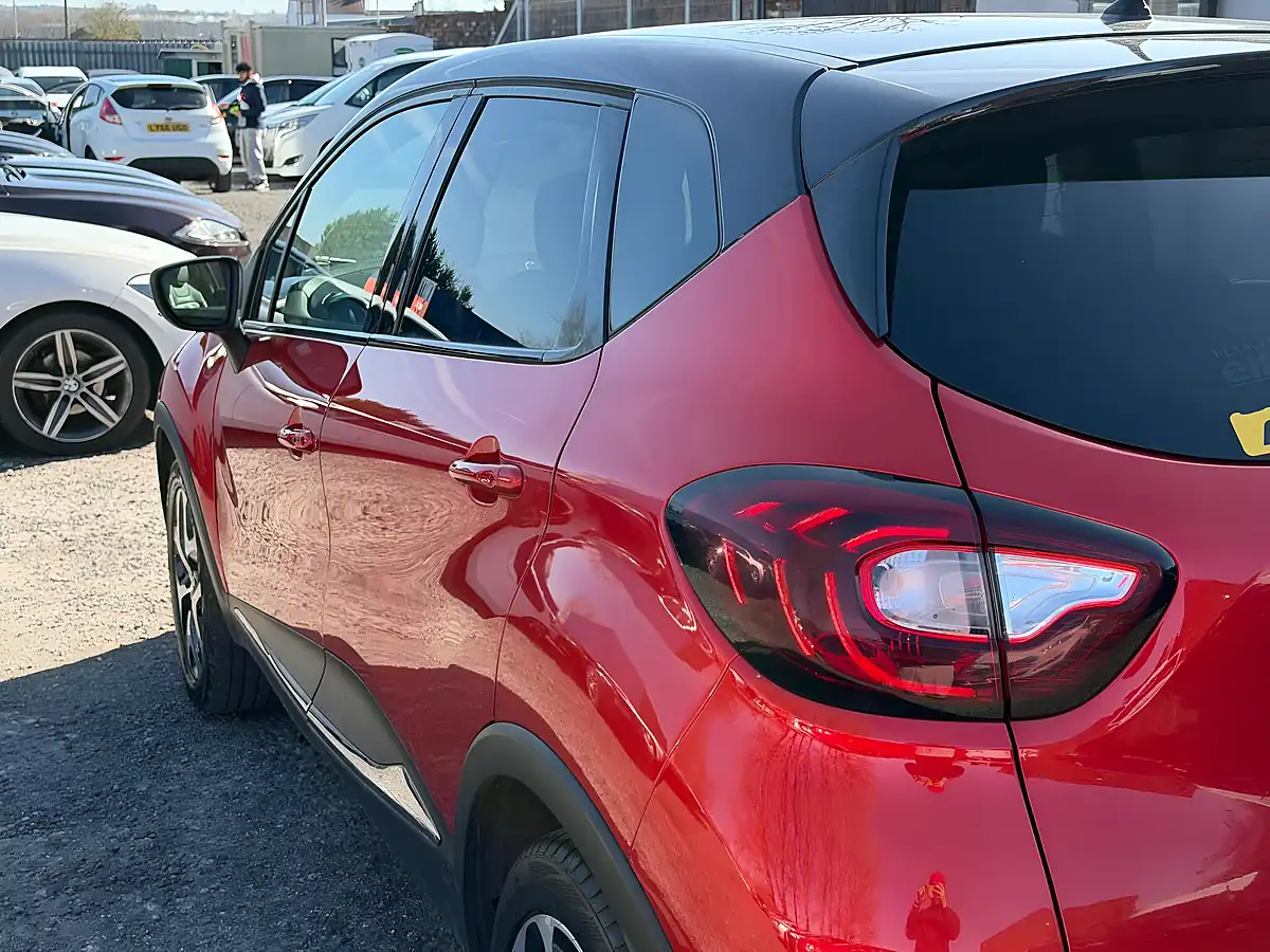 Used 2019 Renault Captur GT Line Red - Interior and Exterior details 6