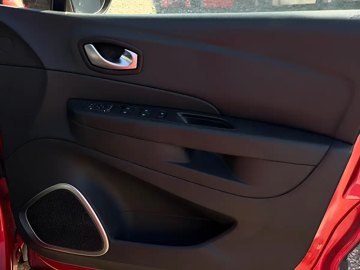 Used 2019 Renault Captur GT Line Red - Interior and Exterior details 9